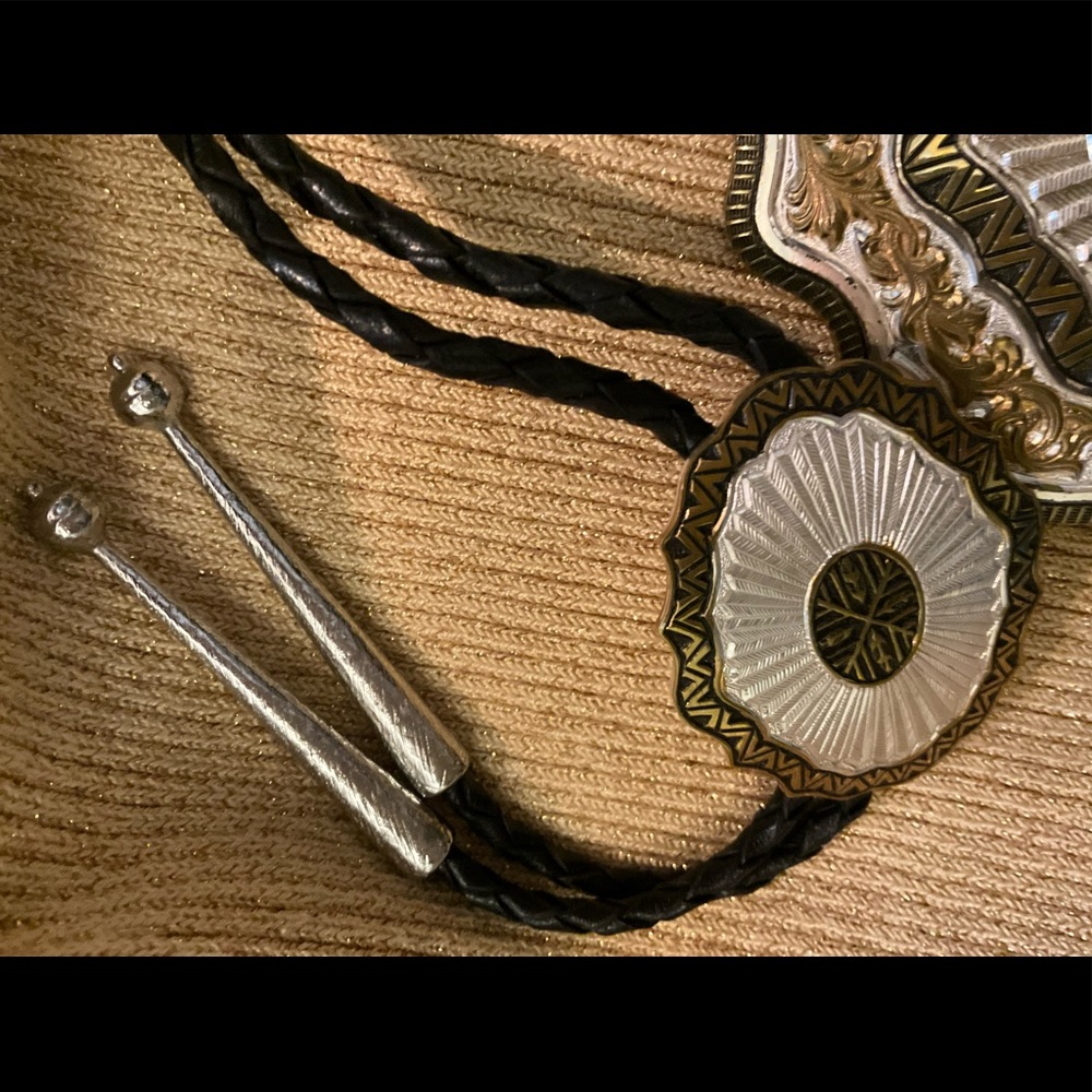CRUMRINE WESTERN BOLO TIE